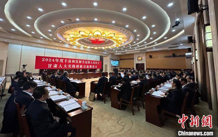 甘肃人大代表以“码”为介 “网汇民声”议民生
