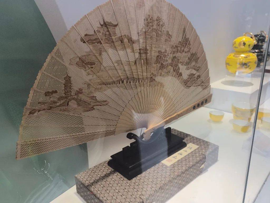 苏州檀香扇