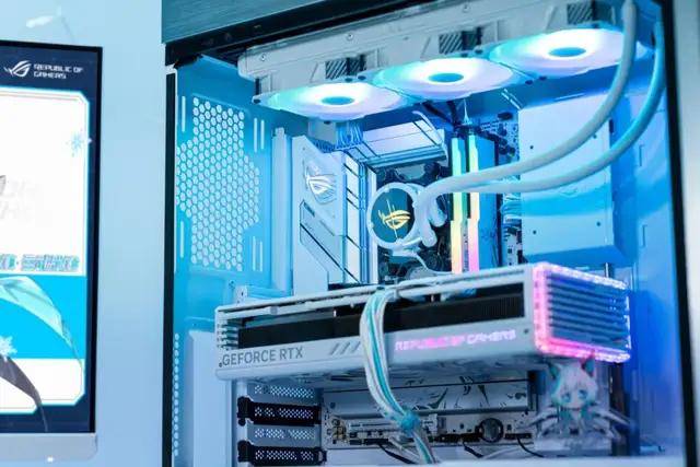 只为超越！ROG X870E APEX、ROG B850吹雪主板破纪录