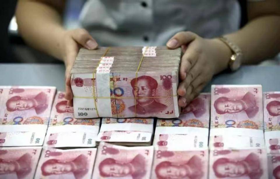 俄罗斯外汇市场人民币占比近满，美国急了，强硬阻止伊拉克使用人民币结算