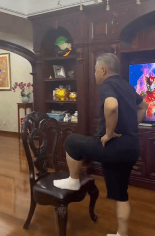 65岁三高老人被女婿爆改成腹肌大爷,两个月累计瘦46斤!网友:你大爷还是你大爷