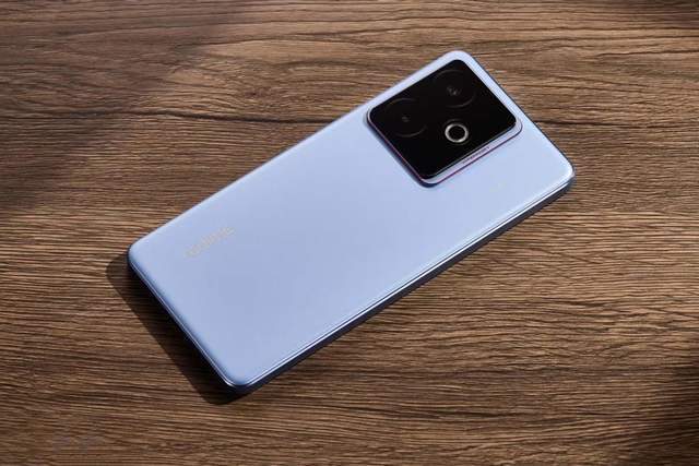 红米K80至尊版值不值得买？红米一加真我三款天玑9400+手机对比