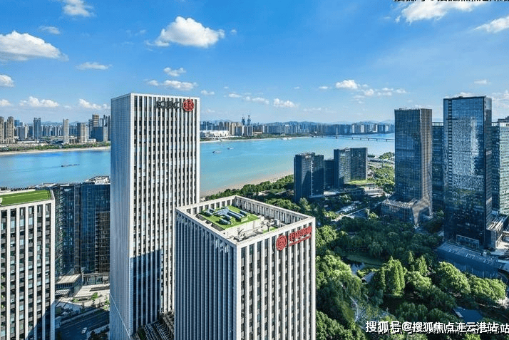 君豪ONE53钱江新城顶豪测评|近江锦苑南侧,富春路与五星路交汇,B&B Italia家具与全屋净水系统的品质拆解