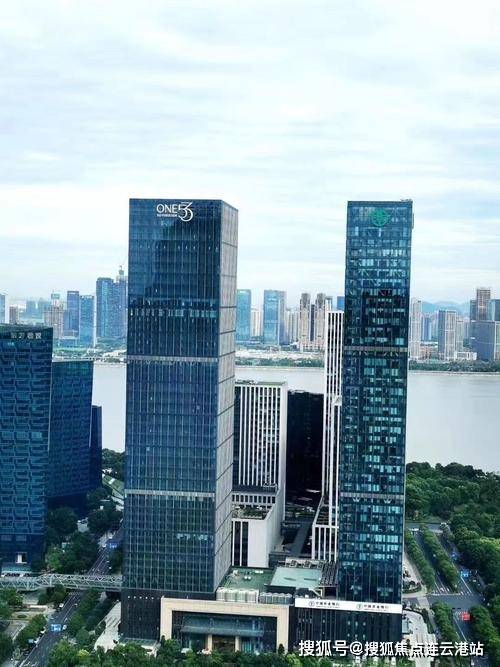 君豪ONE53钱江新城顶豪测评|近江锦苑南侧,富春路与五星路交汇,B&B Italia家具与全屋净水系统的品质拆解