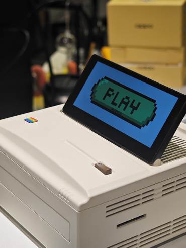 自带屏幕的潮酷迷你主机:AYANEO Retro Mini PC AM01S