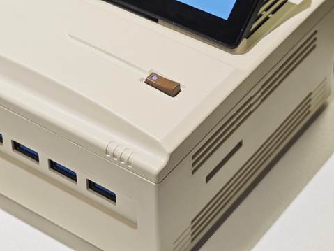 自带屏幕的潮酷迷你主机:AYANEO Retro Mini PC AM01S