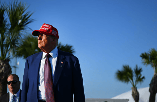 一口气签85亿稀土大单!特朗普笑了,“冤大头”终于出现:一年后,美国稀土会多到用不完